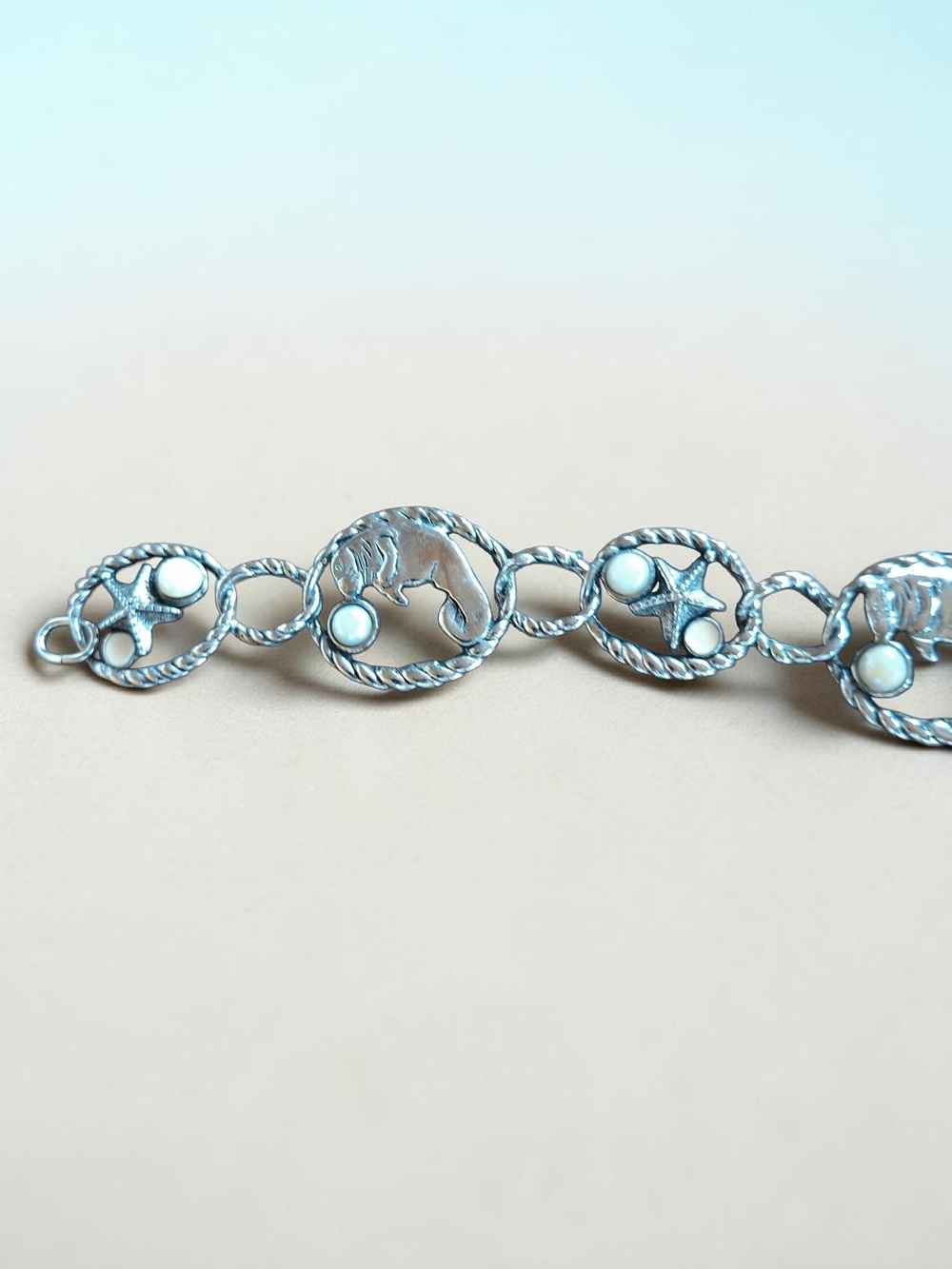 Vintage Silver Tone Charm Bracelet Manatatee And Starfish   Accented W/ Small W! - Picture 2 of 6